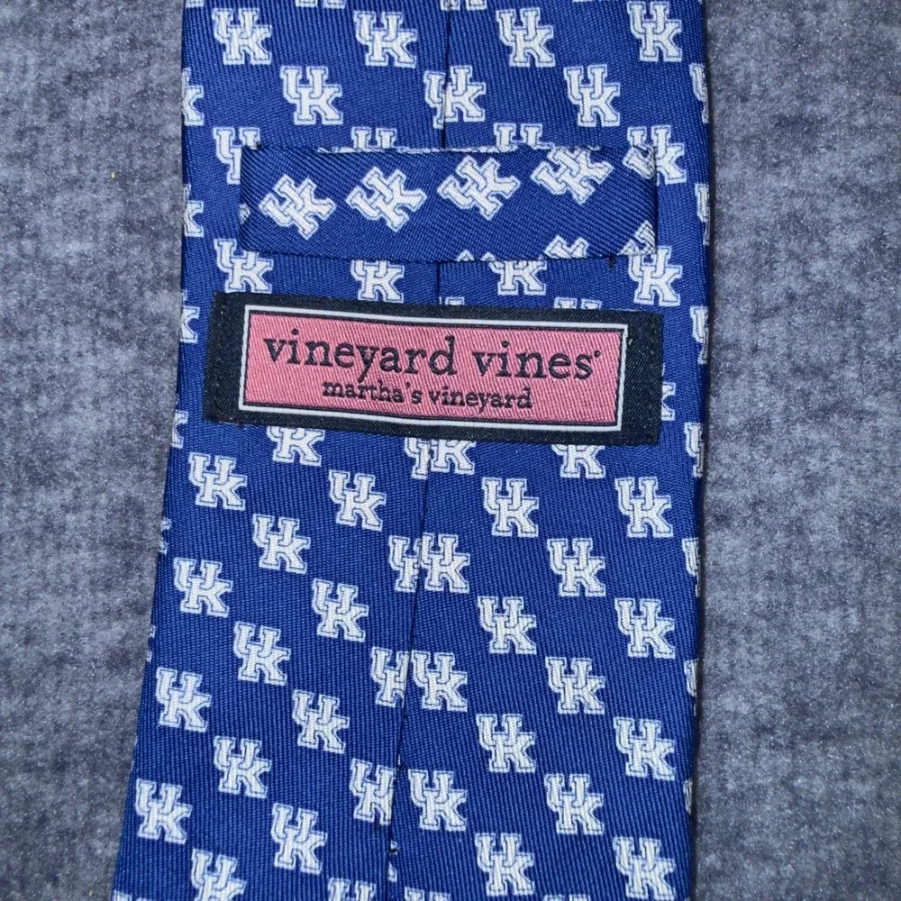Vineyard Vines University of Kentucky Logo Mens Blue Silk Necktie UK Wildcats